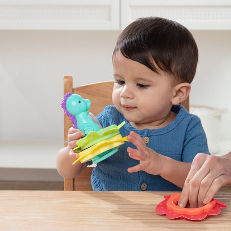 Melissa & Doug Best Holiday Toys & Gifts For Kids By Interest blog post child playing