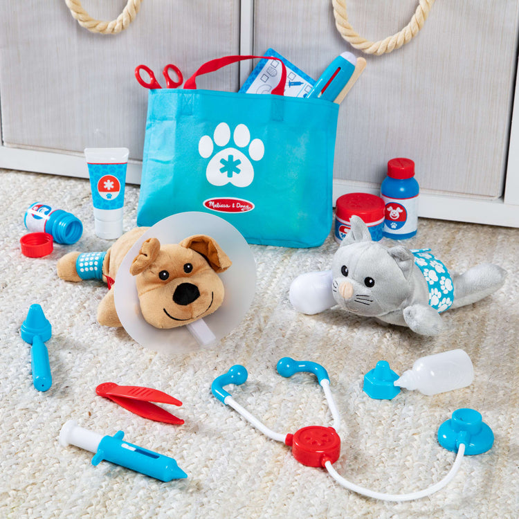Melissa & Doug Examine and Treat Pet Vet Play Set - 24 pcs